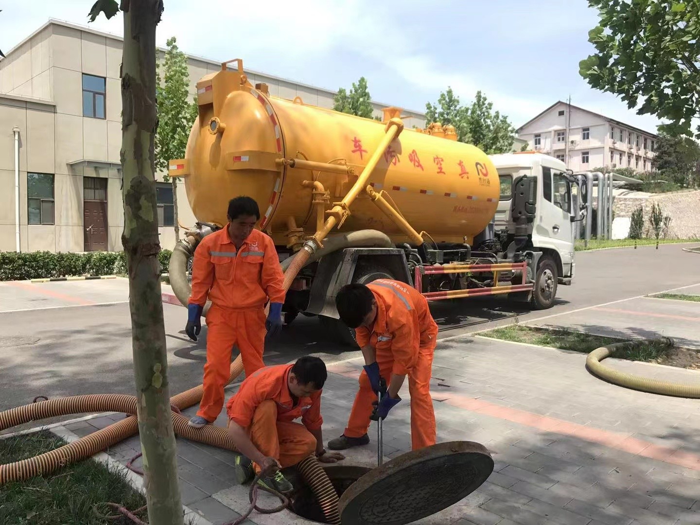 神池化粪池清理与5-8吨吸粪车施工效率分析
